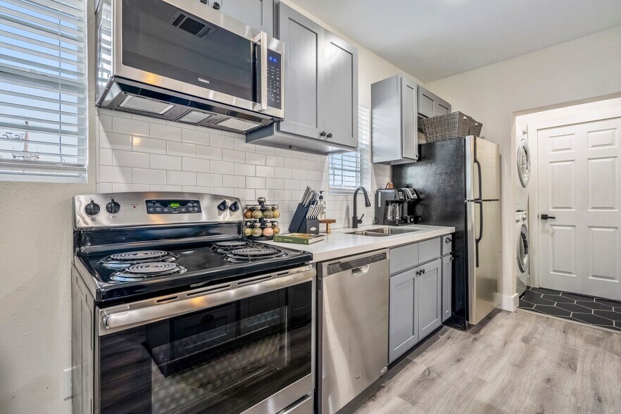 More Photos Of 5 Estelle St, Houston Multifamily For Sale