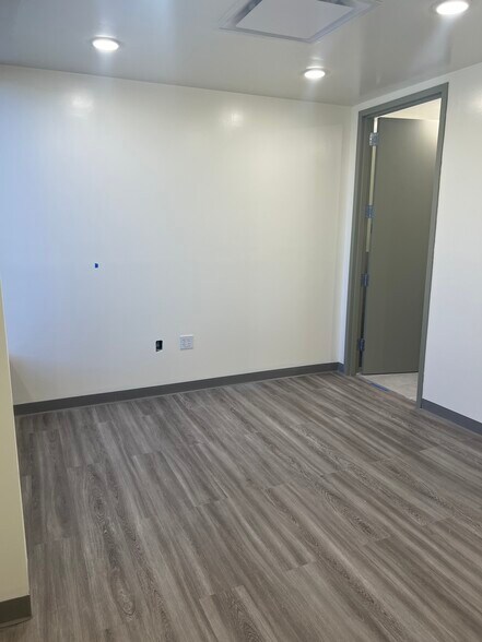 More Photos Of 6301 Northern Pass Dr, El Paso Medical For Sale