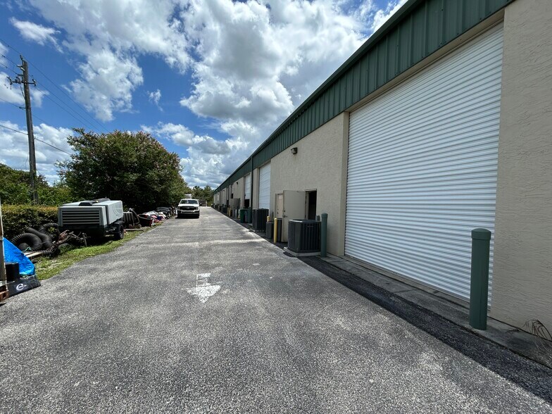 More Photos Of 8221-8239 Blaikie Ct, Sarasota Warehouse For Lease