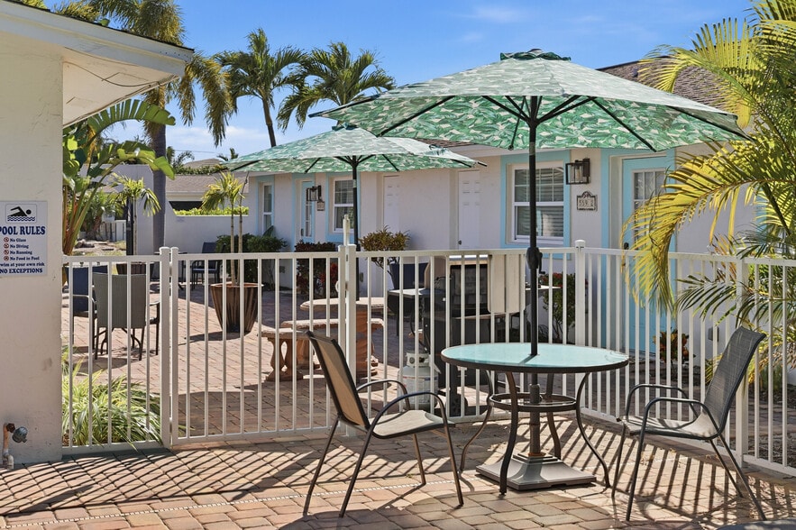 More Photos Of 559 105th Ave N, Naples Multifamily For Sale