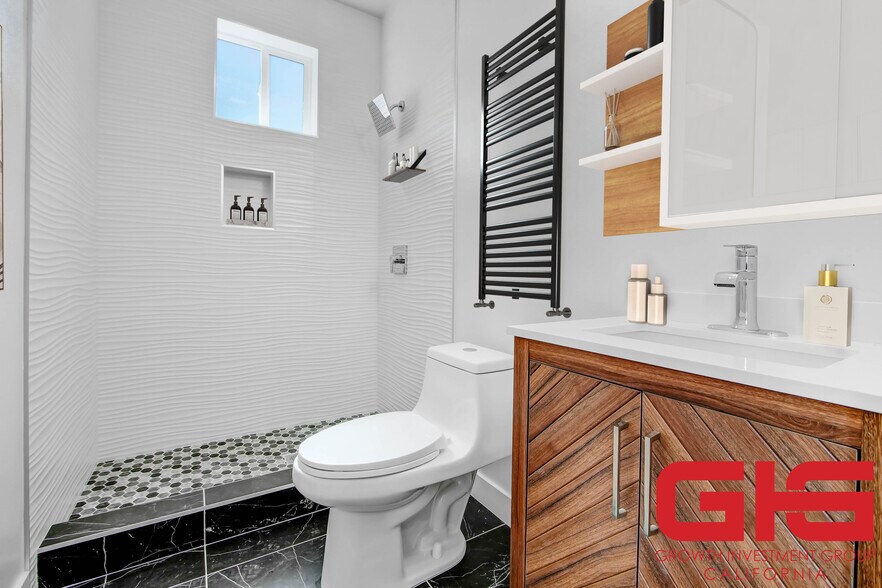 More Photos Of 5928 S Hoover St, Los Angeles Multifamily For Sale