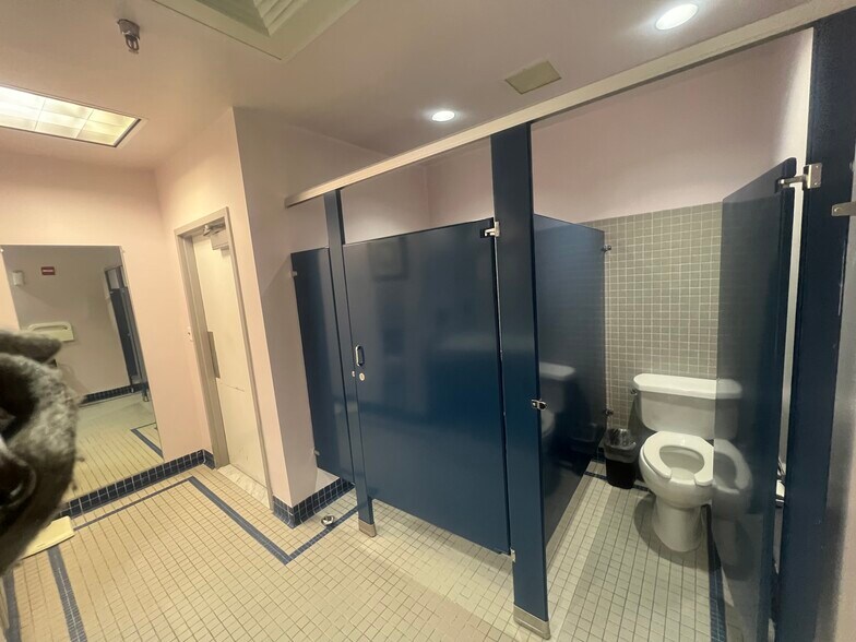 More Photos Of 9410 Annapolis Rd, Lanham Medical For Lease