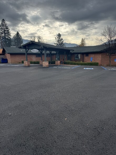 More Photos Of 130 Golf Course Dr, Weaverville Restaurant For Sale