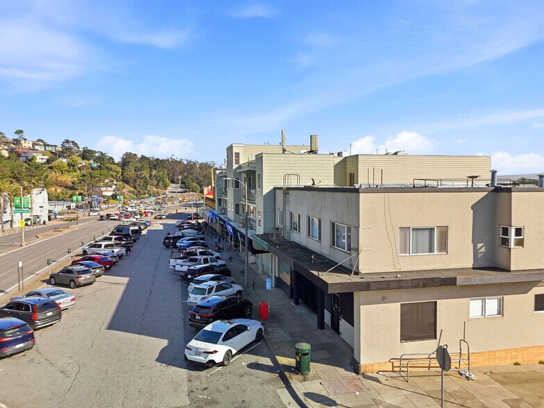 More Photos Of 699 Portola Dr, San Francisco General Retail For Lease