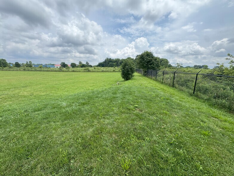 More Photos Of 2851 Business Pl SE, Massillon Self Storage For Sale