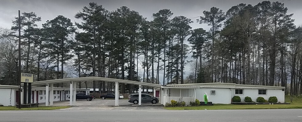 Primary Photo Of 811 S Mulberry Ave, Butler Hotel For Sale