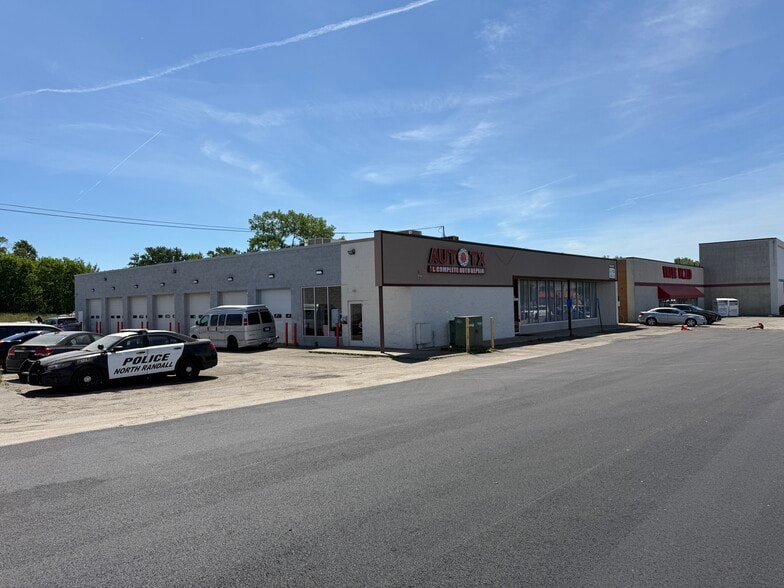More Photos Of 4635 Northfield Rd, Cleveland Freestanding For Lease