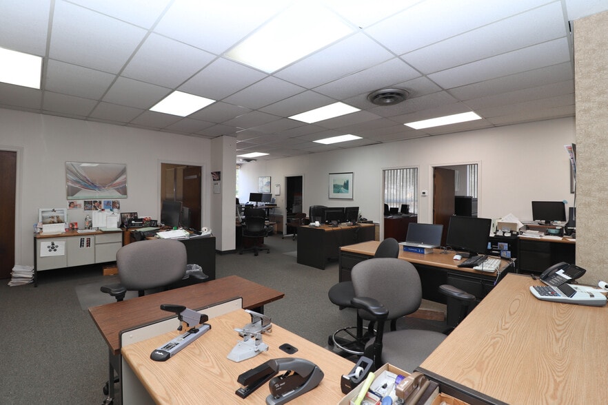 More Photos Of 631-635 Farmington Ave, Hartford Office For Sale