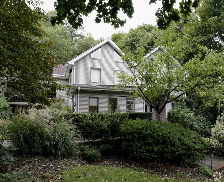 More Photos Of 656 Main St, Port Jefferson Office Residential For Lease