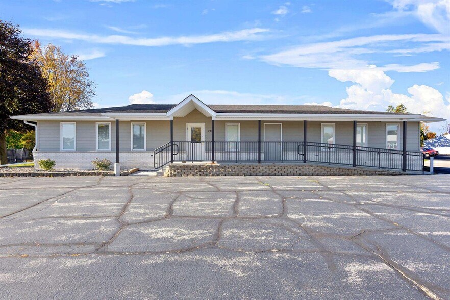 More Photos Of 2131 Calumet Dr, New Holstein Medical For Lease