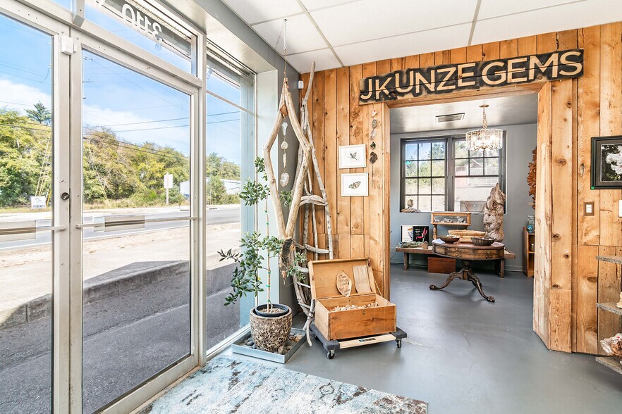 More Photos Of 3110 SE Highway 101, Lincoln City Storefront For Sale