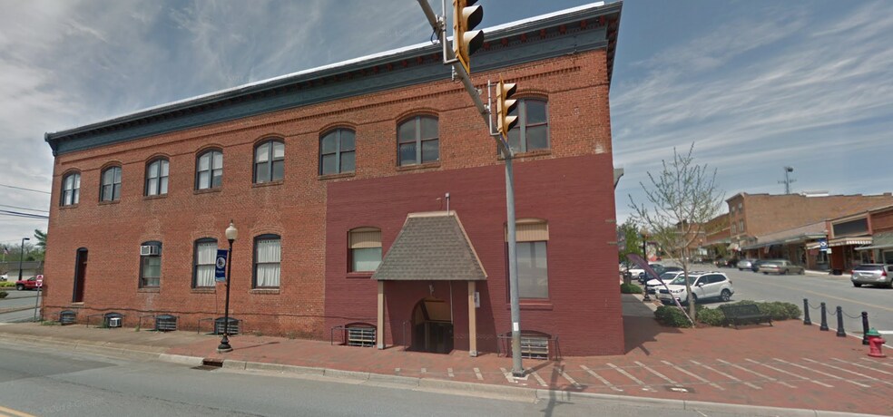 More Photos Of 428 Main St, Altavista Flex For Lease