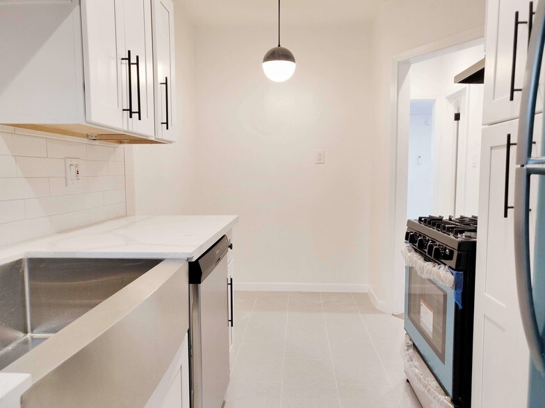 More Photos Of 537 N Orange Dr, Los Angeles Apartments For Sale