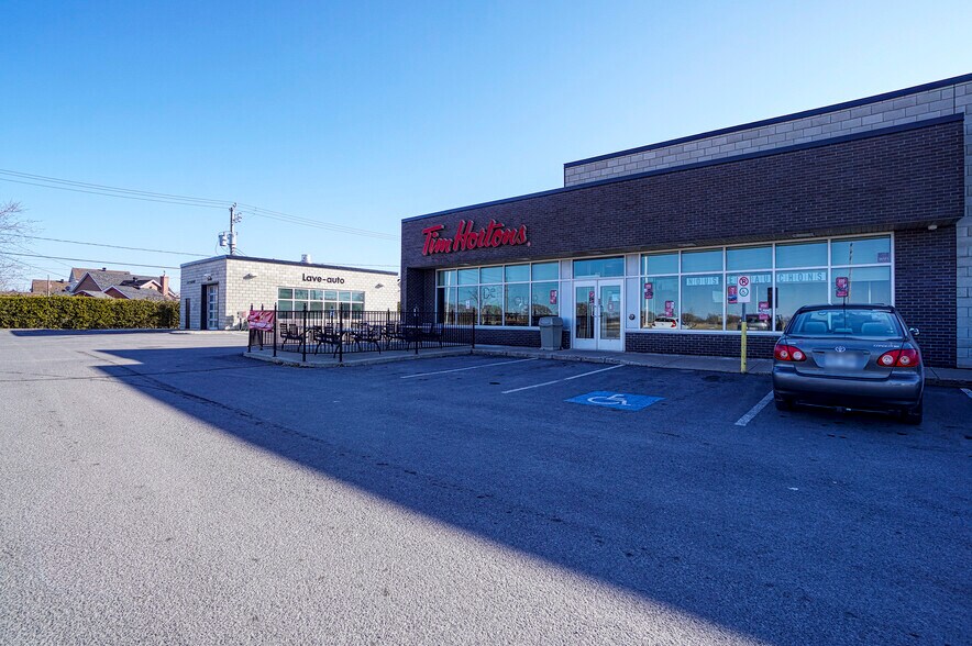 More Photos Of 405-415 Rue De Carillon, Saint-jean-sur-richelieu Service Station For Sale