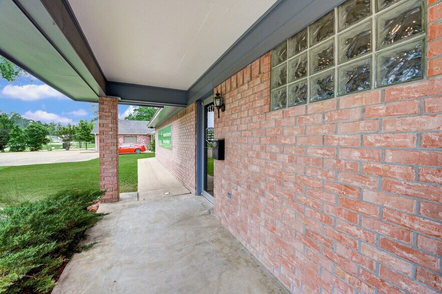 More Photos Of 1321 S John Redditt Dr, Lufkin General Retail For Sale