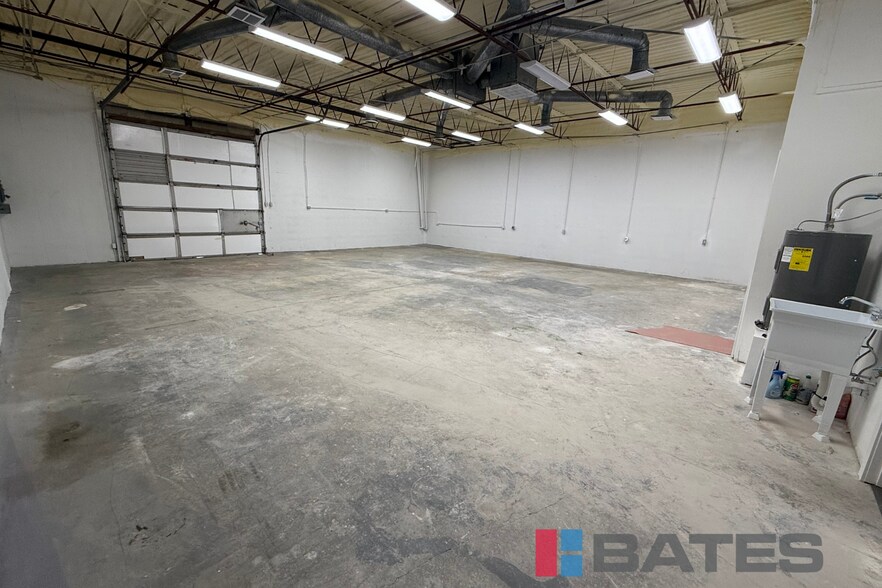 More Photos Of 2805 National Dr, Garland Warehouse For Lease