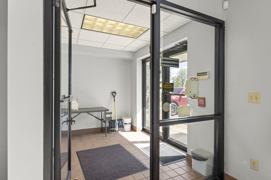 More Photos Of 8825 N Xylon Ave, Brooklyn Park Manufacturing For Sale