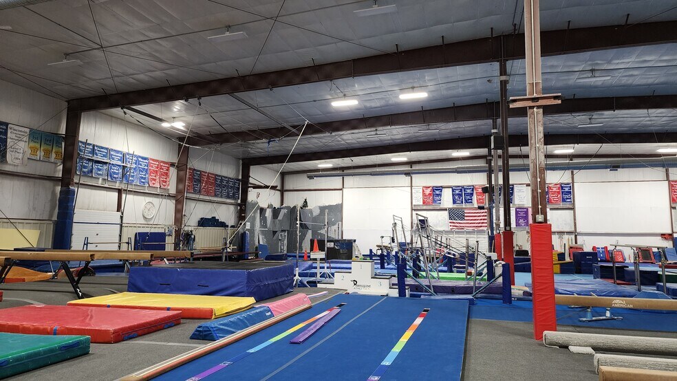 More Photos Of 2080 W 20th Ave, Oshkosh Flex For Sale