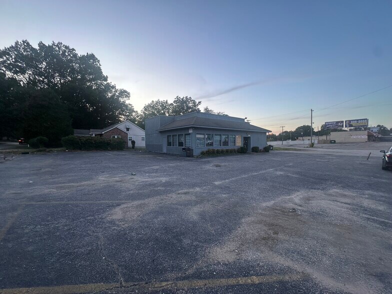 More Photos Of 3145 N Watkins St, Memphis General Retail For Sale