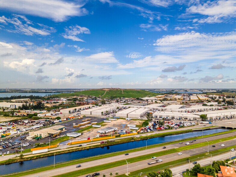 More Photos Of 9950 NW South River Dr, Medley Land For Lease