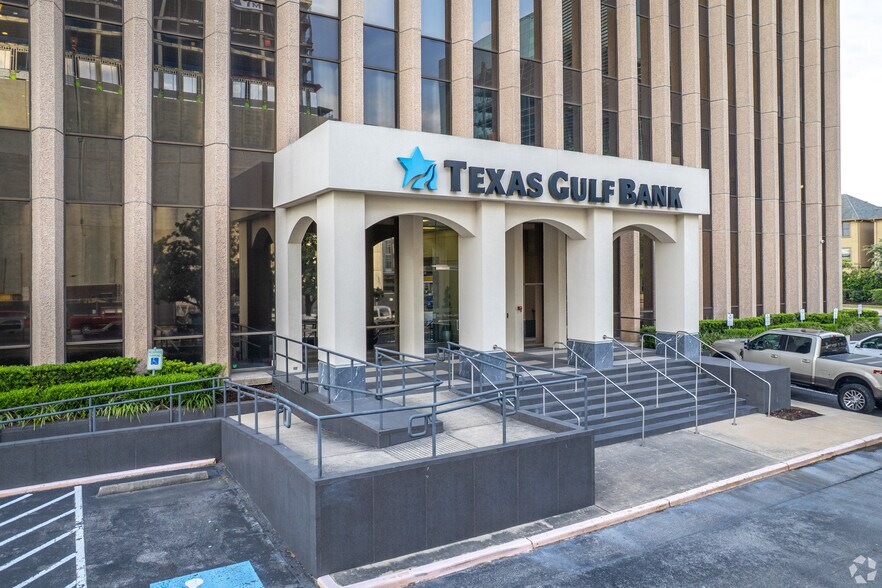 More Photos Of 900 Town & Country Blvd, Houston Office For Lease