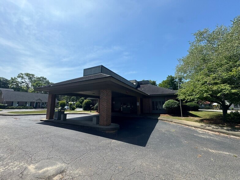 Primary Photo Of 407 N Salem Ave, Sumter Medical For Sale