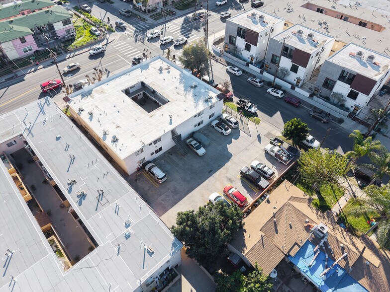 More Photos Of 15865 Vanowen St, Van Nuys Apartments For Sale