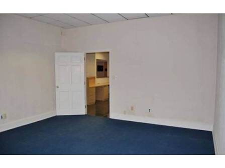 More Photos Of 10 Cedar Swamp Rd, Glen Cove Storefront Retail Office For Lease