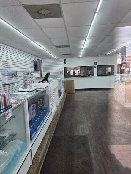 More Photos Of 14206 S Post Oak Rd, Houston General Retail For Sale