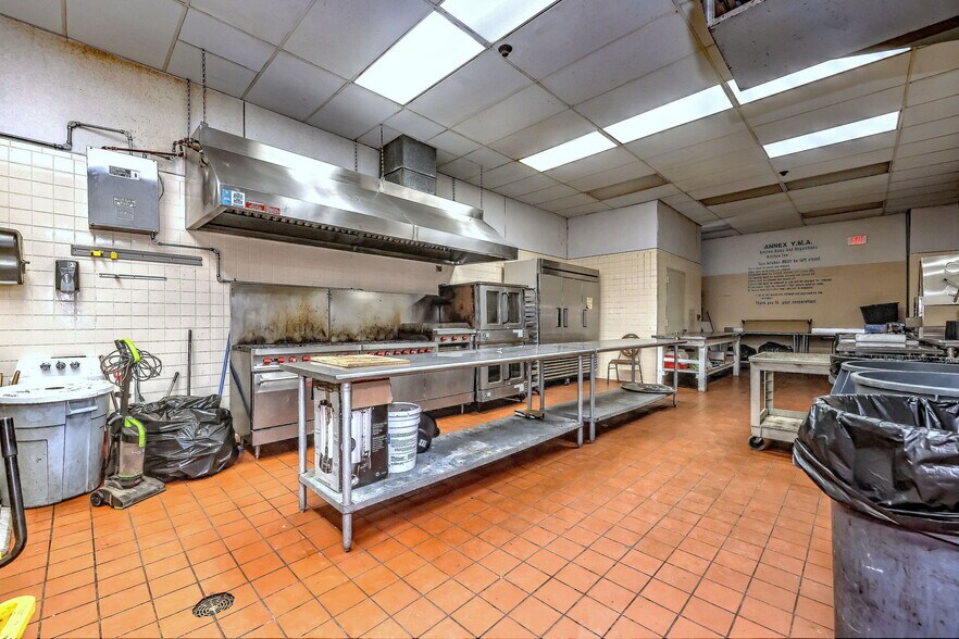 More Photos Of 560 Woodward Ave, New Haven Flex For Sale