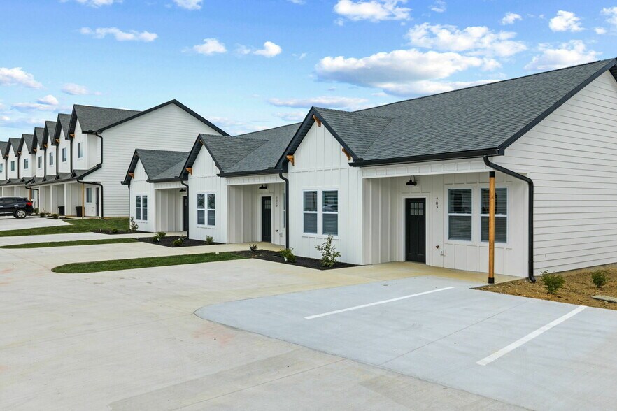 More Photos Of 1763 Strawberry Meadows Way, Knoxville Apartments For Sale