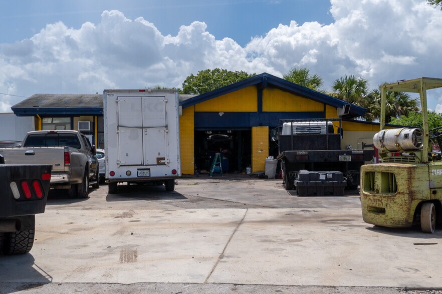 More Photos Of 5507 E Colonial Dr, Orlando Auto Repair For Sale