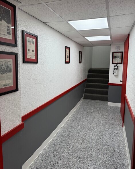 More Photos Of 121 S State St, Belvidere Flex For Sale