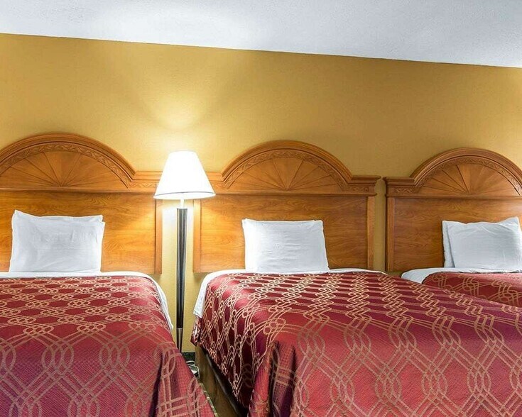 More Photos Of 1507 N Tibbs Rd, Dalton Hotel For Sale