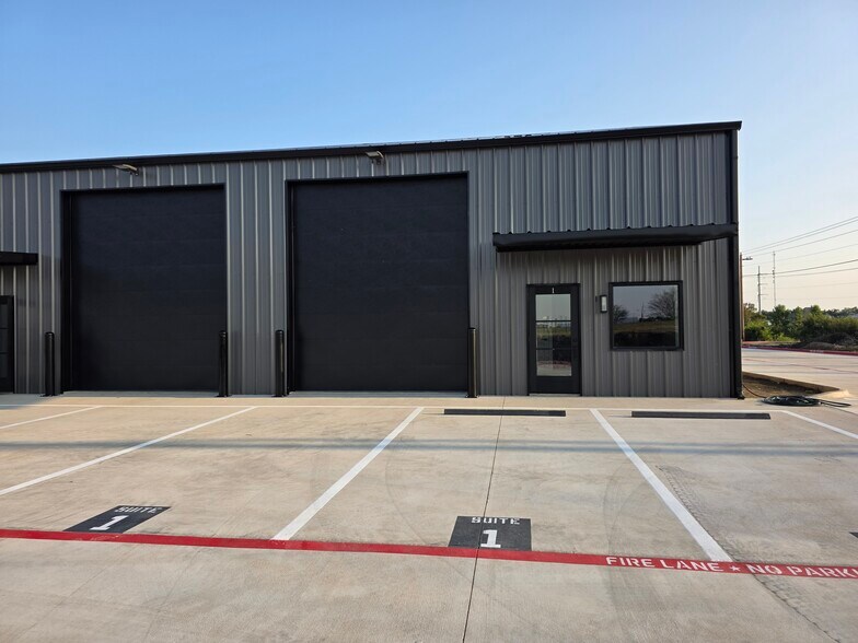More Photos Of 11379 Farmington Rd, Van Alstyne Light Distribution For Lease