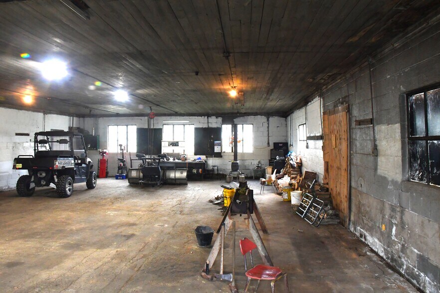 More Photos Of 17162 Shreve Run Rd, Pleasantville Manufacturing For Sale