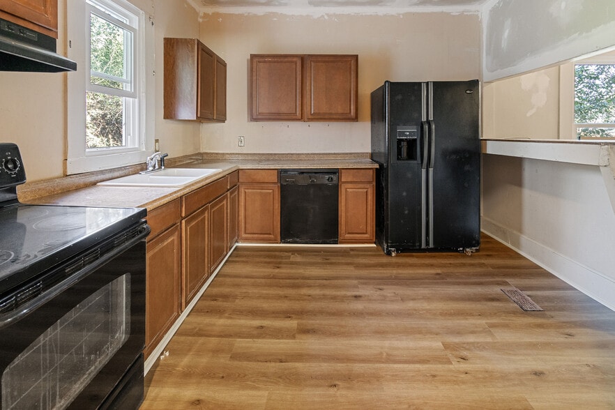 More Photos Of 960 Curry Pl, Macon-Bibb Healthcare For Sale