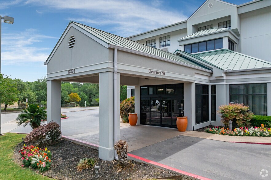 More Photos Of 12828 San Pedro Ave, San Antonio Hotel For Sale