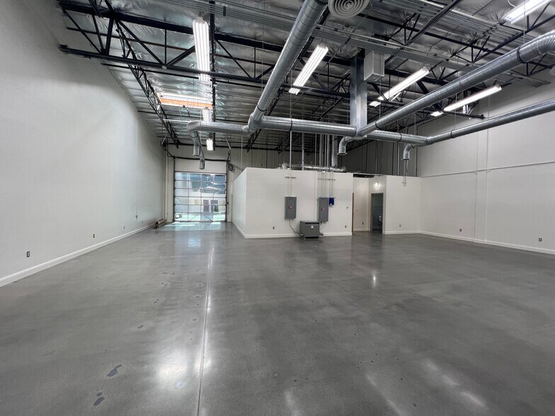 More Photos Of 7500-7536 Tyrone Ave, Van Nuys Service For Sale