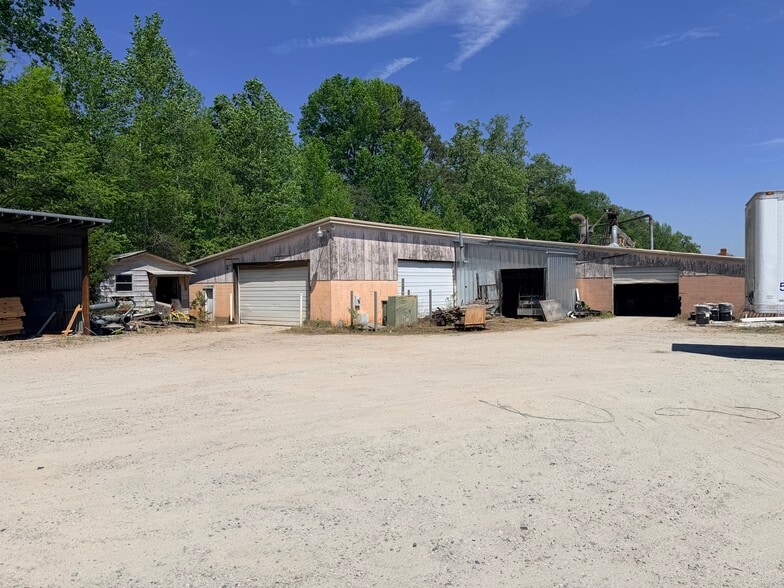 More Photos Of 2570 Needmore Rd, Woodleaf Warehouse For Sale