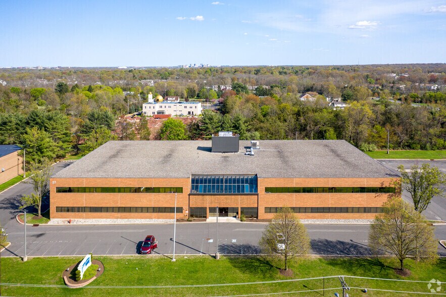 More Photos Of 27 Worlds Fair Dr, Somerset Office For Lease