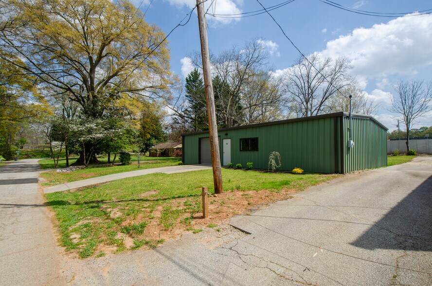 More Photos Of 100 Candler St, Villa Rica Flex For Sale
