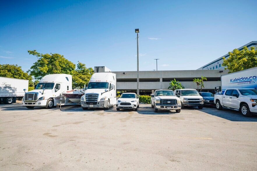 More Photos Of 7865 NW 46th St, Doral Warehouse For Lease
