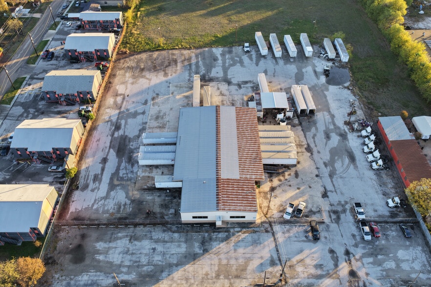 More Photos Of 2026 W Malone Ave, San Antonio Warehouse For Sale