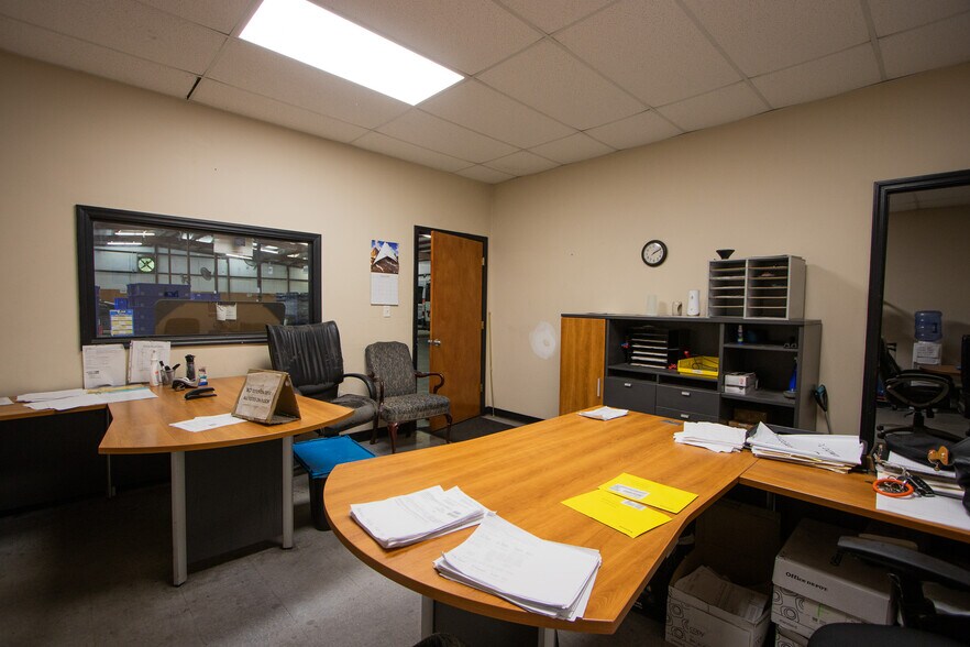 More Photos Of 120 Fontaine Ctr, Columbia Warehouse For Sale