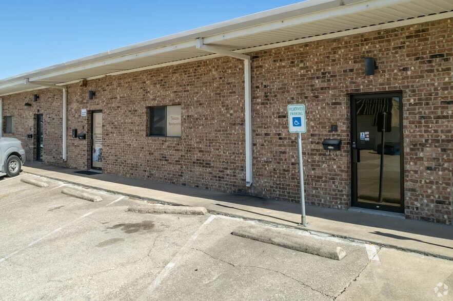 More Photos Of 802 Gemini Ave, Duncanville Flex For Lease