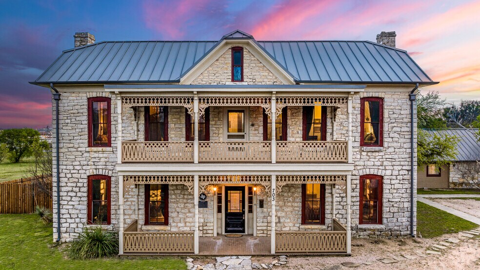 More Photos Of 703 Spring St, Granbury Lodge Meeting Hall For Sale