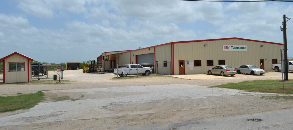 More Photos Of 4612 CR 430, Pleasanton Warehouse For Lease