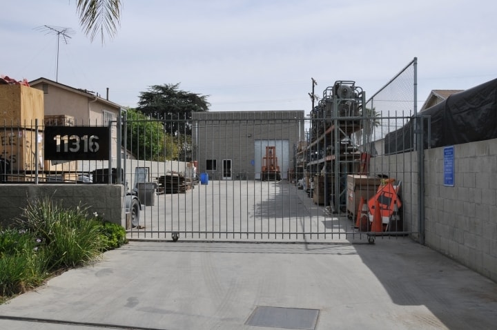 Primary Photo Of 11316 Goss St, Sun Valley Manufacturing For Lease