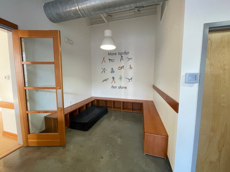 More Photos Of 484 King St, Charleston General Retail For Lease